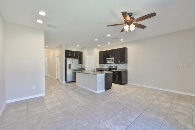 Building Photo - 7045 Grand Elm Dr