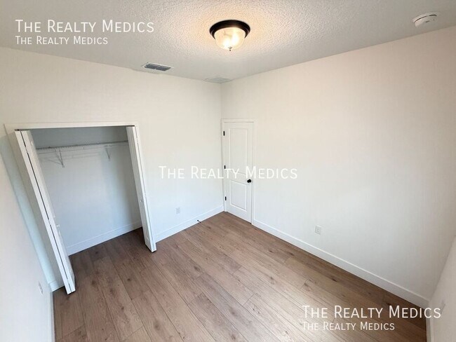 Building Photo - 430 Wellwood St SW