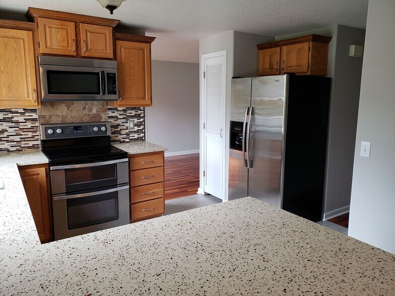 Furnished Kitchen - 770 Hyacinth St