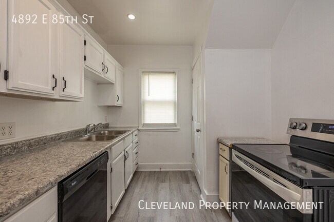 Building Photo - Wonderfully Renovated Colonial