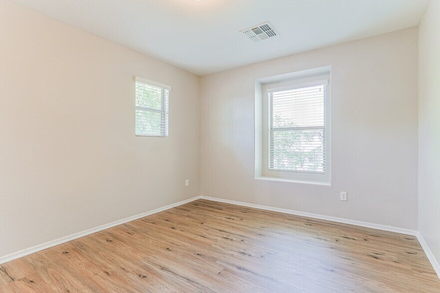 Building Photo - 5848 E Grove Ave