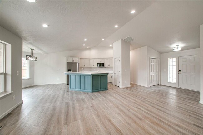 Building Photo - Beautifully Remodeled Home in Northwest Meridian