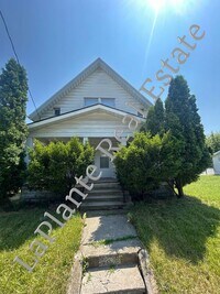 Building Photo - Beautiful 3-Bedroom Home with Modern Touch...