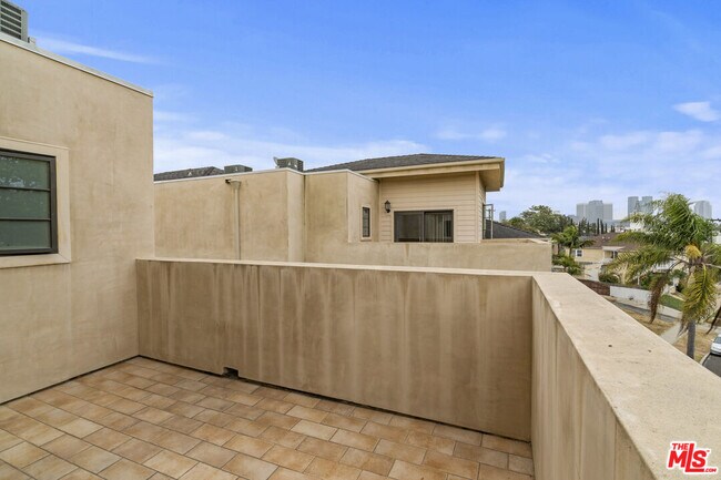 Building Photo - 10765 Wilkins Ave