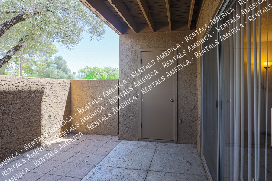 Building Photo - 5877 N Granite Reef Rd