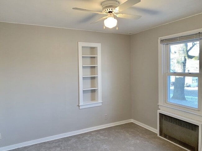 Building Photo - 100 Ash St