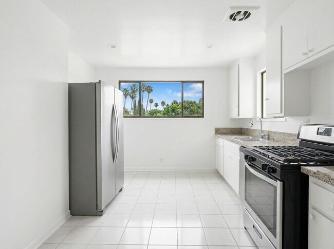 Building Photo - 337 Rexford Dr