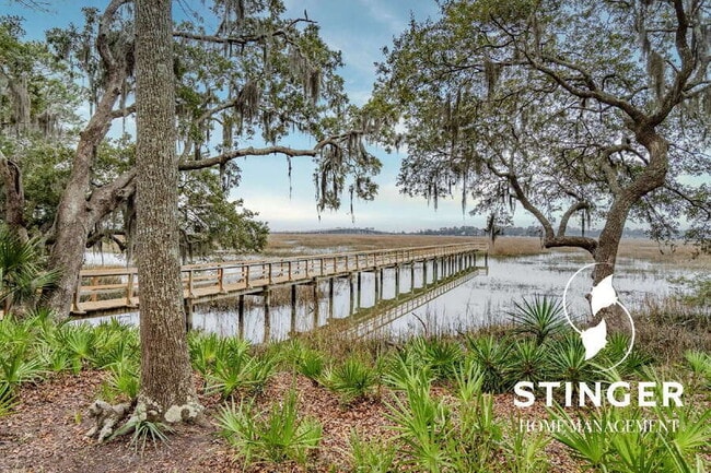 Building Photo - 1808 Lenora Dr