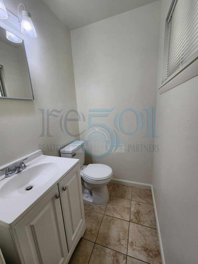 Building Photo - 29 Brookview Dr