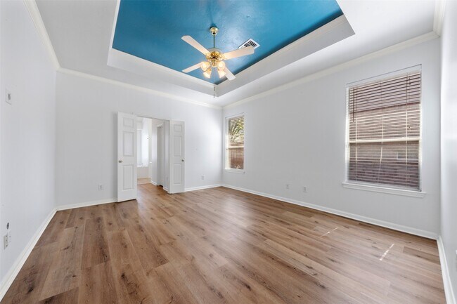 Building Photo - 23910 River Pl Dr