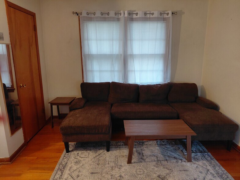 Building Photo - 901 Old Homestead Ln