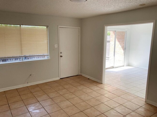 Building Photo - 5327 Pinewilde Dr