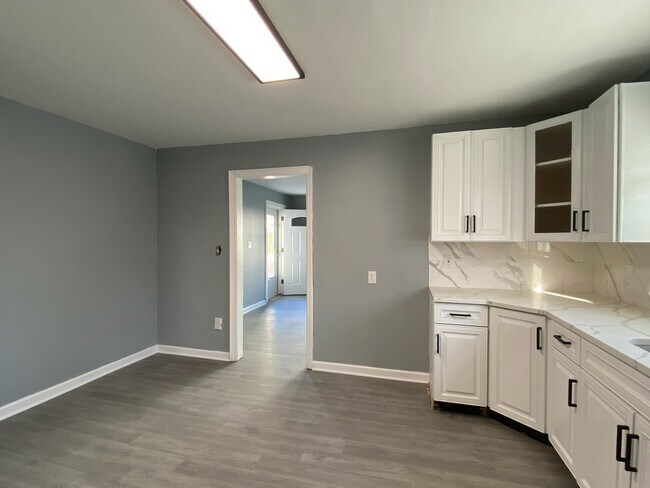 Building Photo - 306 Clifton Ave