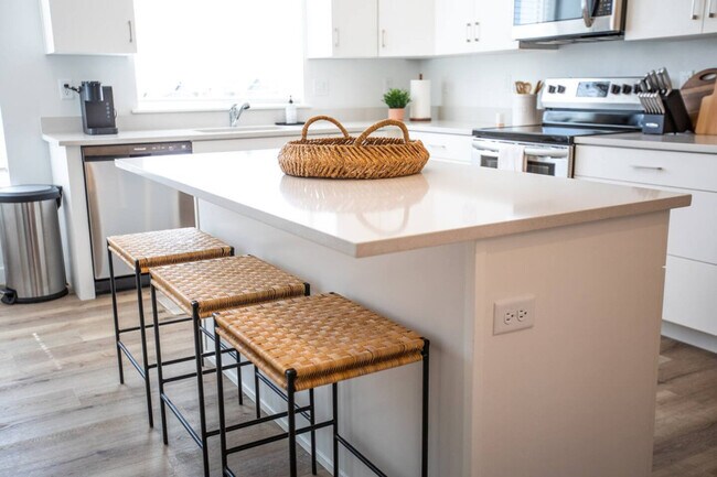 Building Photo - 642 E 460 S