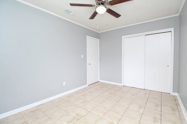 Building Photo - 1/2 Off First Month's Rent – 2BR Duplex in...