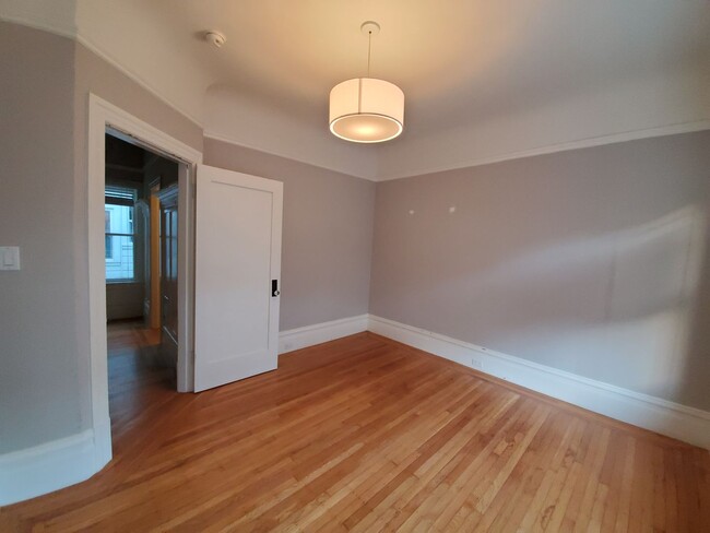 Building Photo - Hayes Valley-NOPA 1 Bedroom