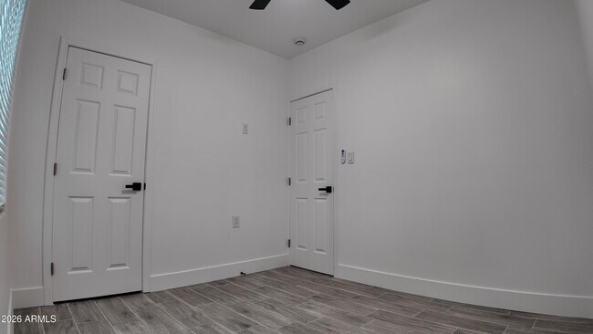 Building Photo - 1109 W Broadway Rd