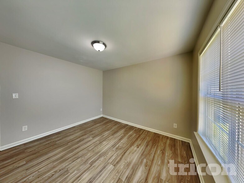 Building Photo - 310 Dexter Pl