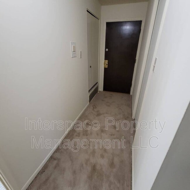 Building Photo - 9937 S Cicero Ave