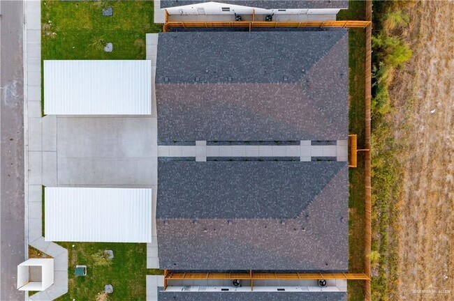 Building Photo - 10 E Viviana St