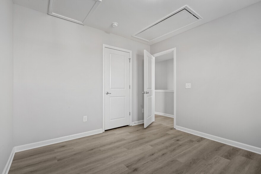 Building Photo - 428 Heroit Dr