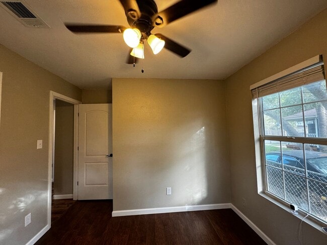 Building Photo - BUENA VISTA