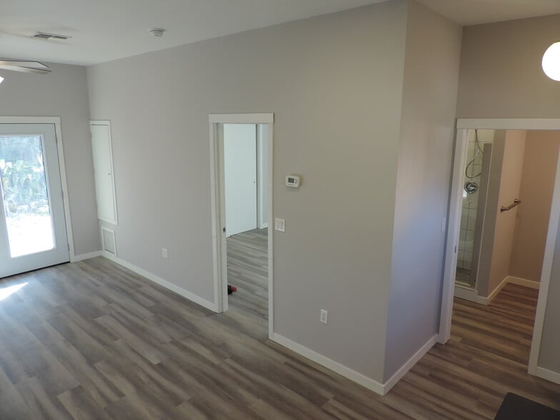 Building Photo - 2704 E Washington St