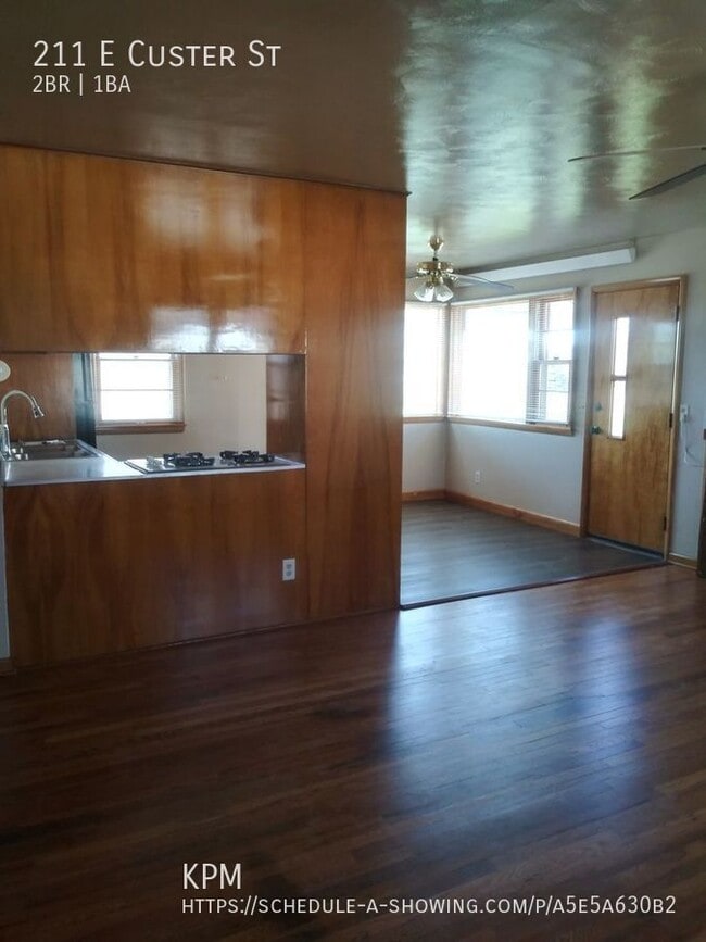 Building Photo - 211 E Custer St