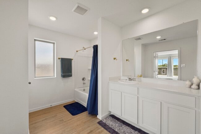 Building Photo - 9931 Cliffside Rdg