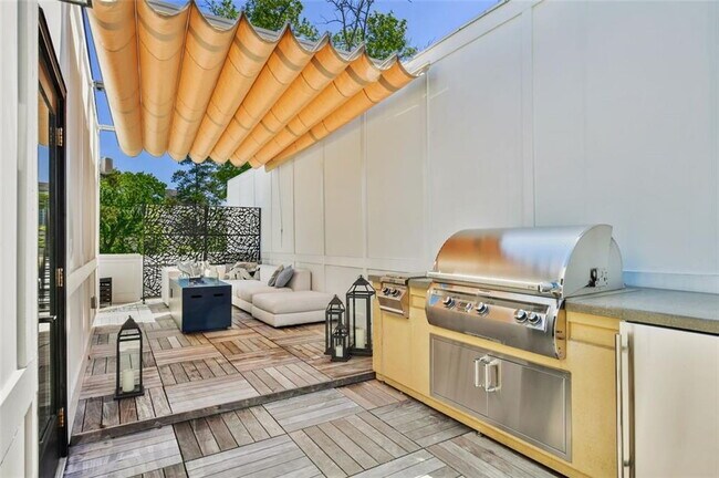 Building Photo - Prime Residence with fabulous amenities in the heart of Buckhead