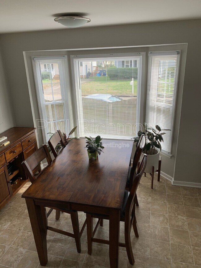 Building Photo - 1703 Danhurst Dr