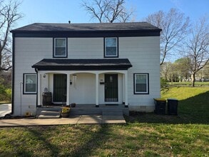 Building Photo - Cozy & Updated Duplex – Close to UMKC, Rockhurst & More