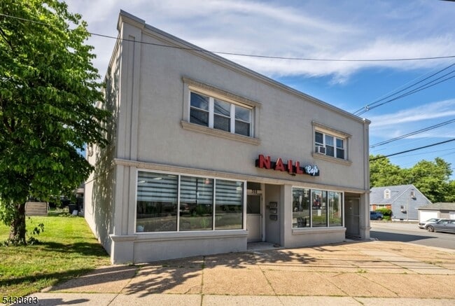 Building Photo - 388 Main St