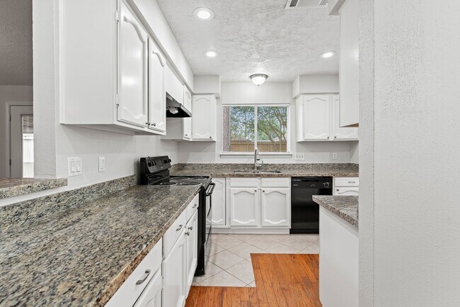 Building Photo - 4503 Pineville Ln