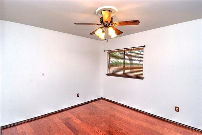 Building Photo - 6500 Luckenbach Ln