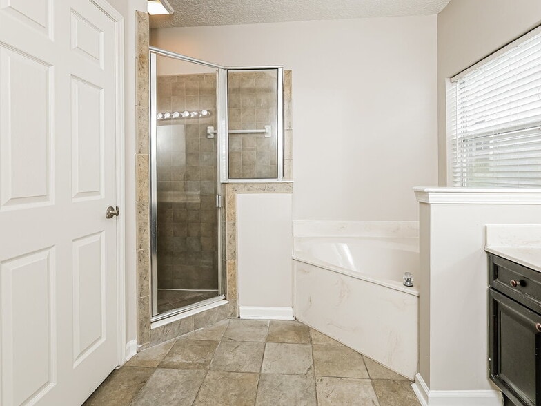 Building Photo - 6267 Pendragon Pl