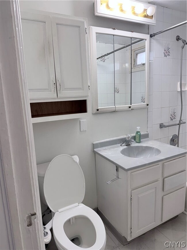 Building Photo - 2131 James St