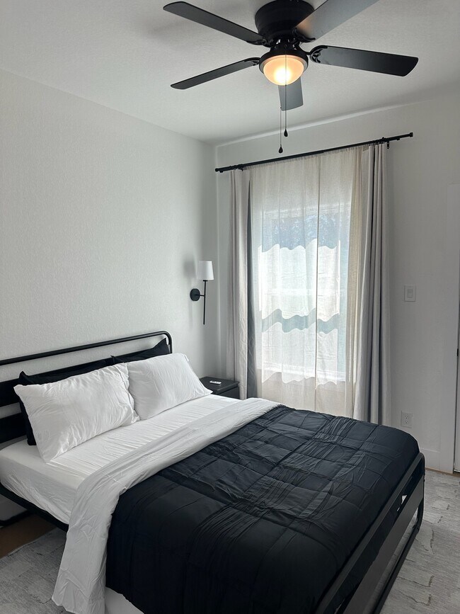 Building Photo - 5774 Heron Dr