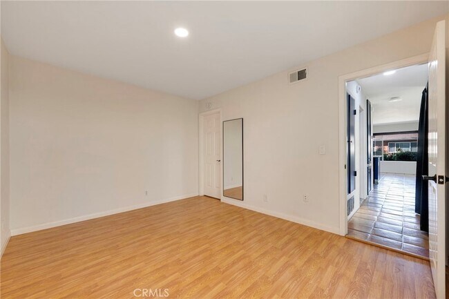 Building Photo - 8231 Deerfield Dr