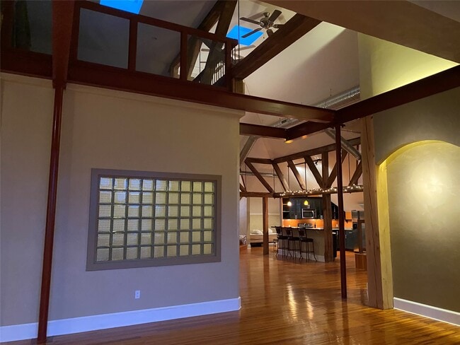 Building Photo - 231 Main St