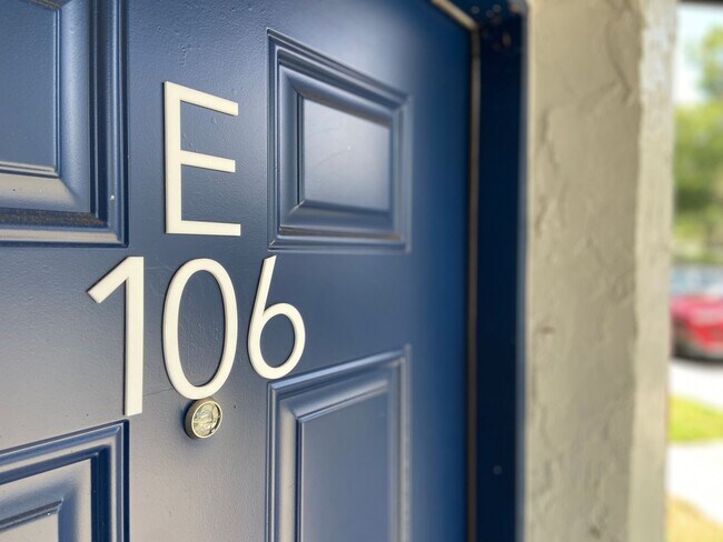 Building Photo - Great Location! 2 Bedroom/2 Bath, 1st Floor Condominium in Winter Park!