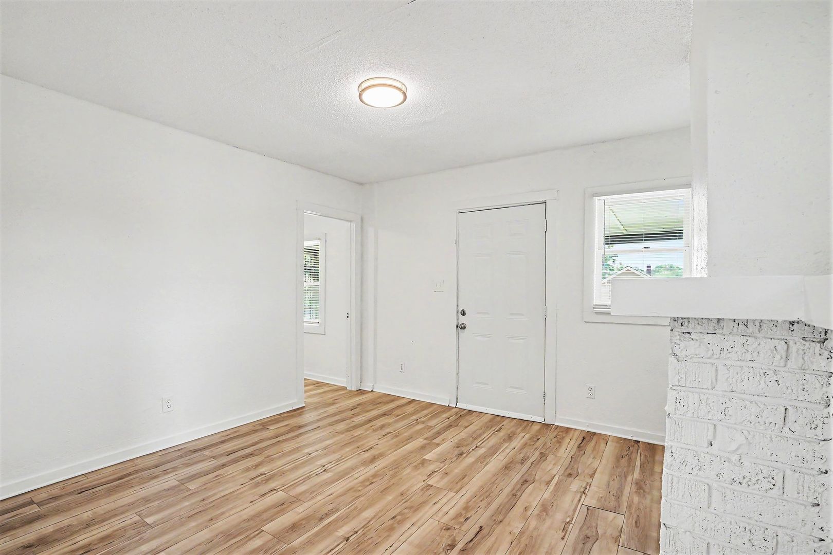 Building Photo - 5013 S Benton Ave
