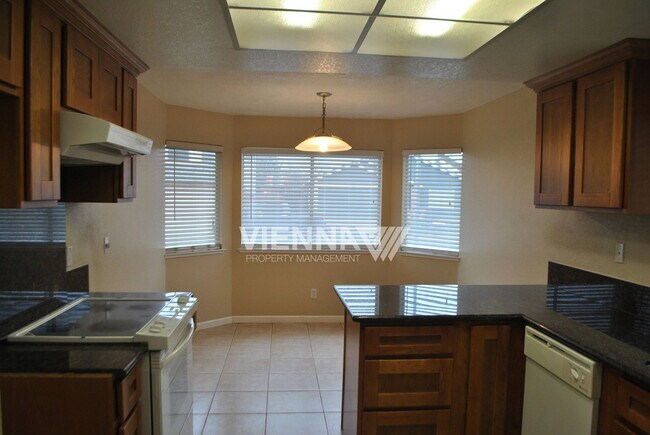Building Photo - 4073 N Country Dr
