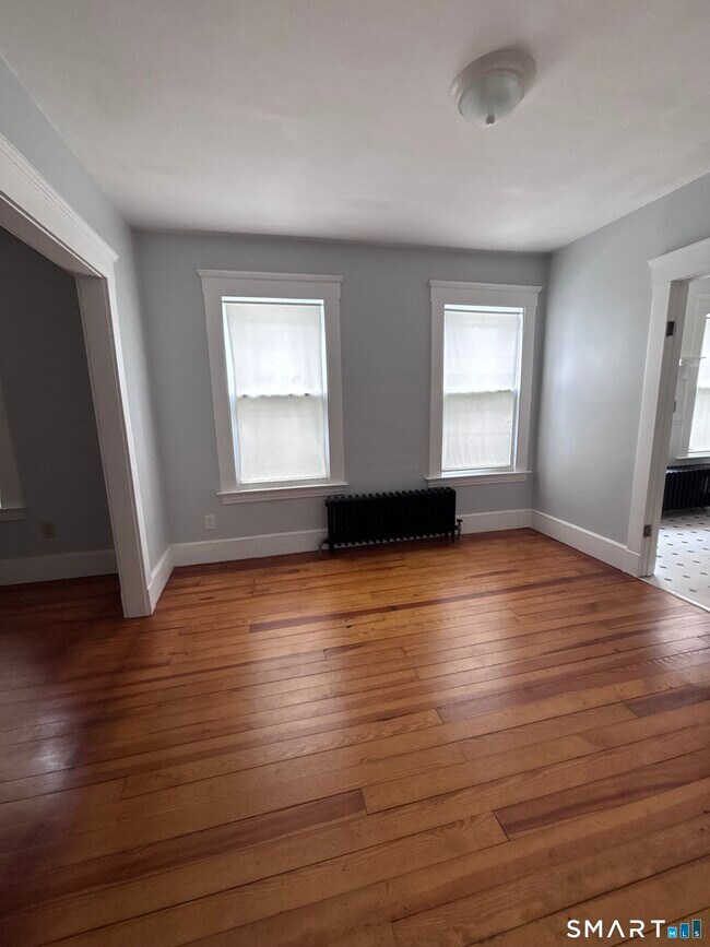 Building Photo - 86 Hinman St