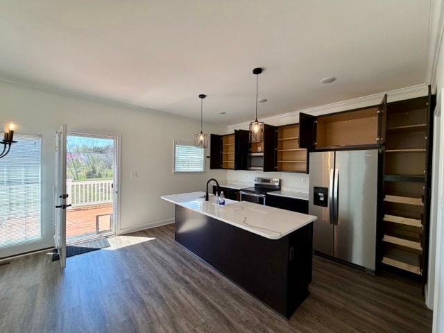 Kitchen w/lots of cupboards - 1373 Palomino Trl
