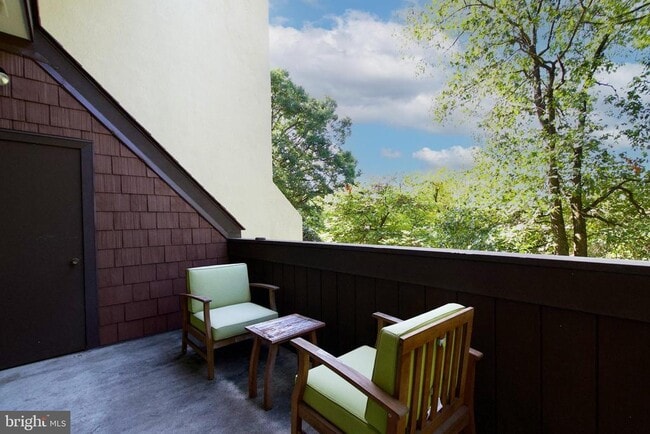 Building Photo - 2204 S Quincy St