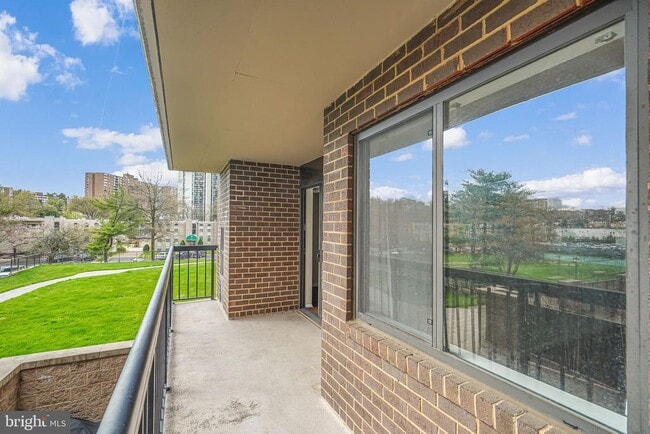 Building Photo - 200 N Pickett St