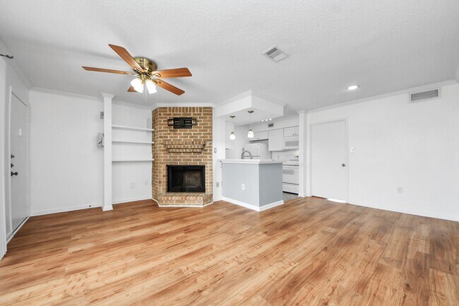 Building Photo - 250 El Dorado Blvd