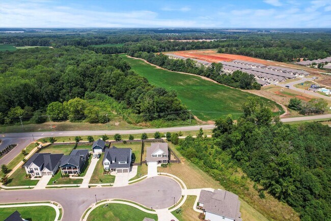 Building Photo - Charming and Spacious 4-Bedroom Home with Bonus Room and Private Backyard