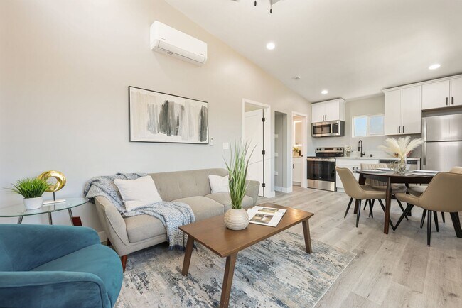 Building Photo - Brand New Upstairs 1 Bed 1 Bath! Vaulted C...